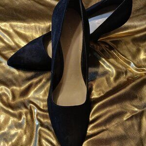 Bandolino Black Suede Pumps, Size 71/2, Heels 4 inches